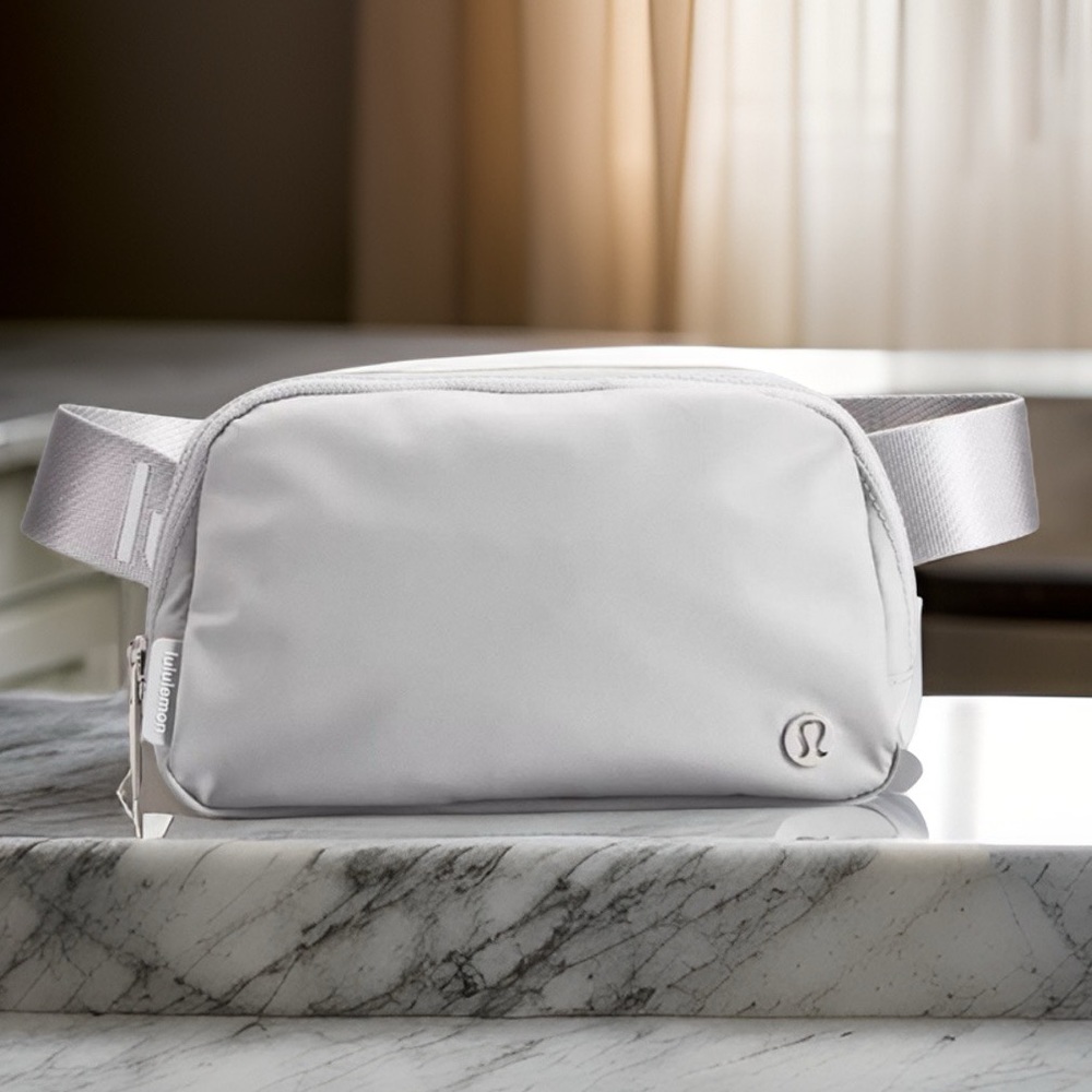 Lululemon Everywhere Belt Bag Silver Drop/white Wordmark Brand New - Picture 1 of 10